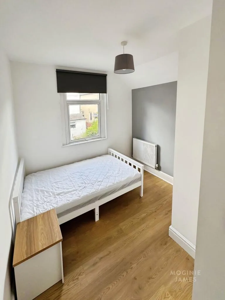 5 bedroom terraced house for rent