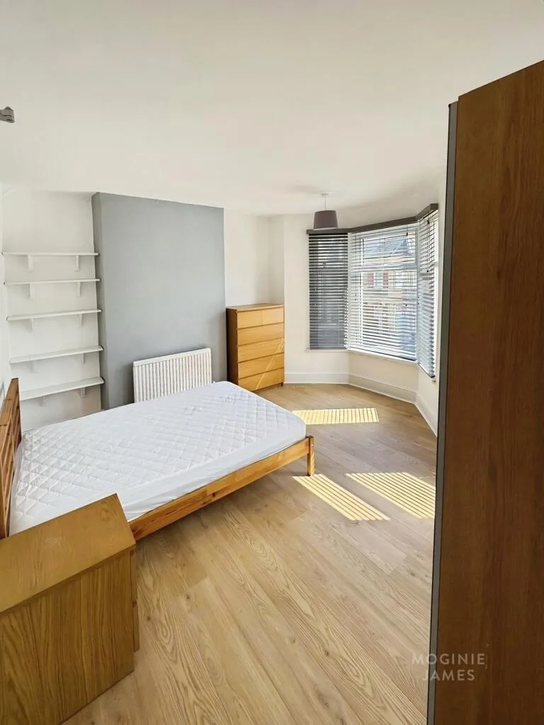 5 bedroom terraced house for rent