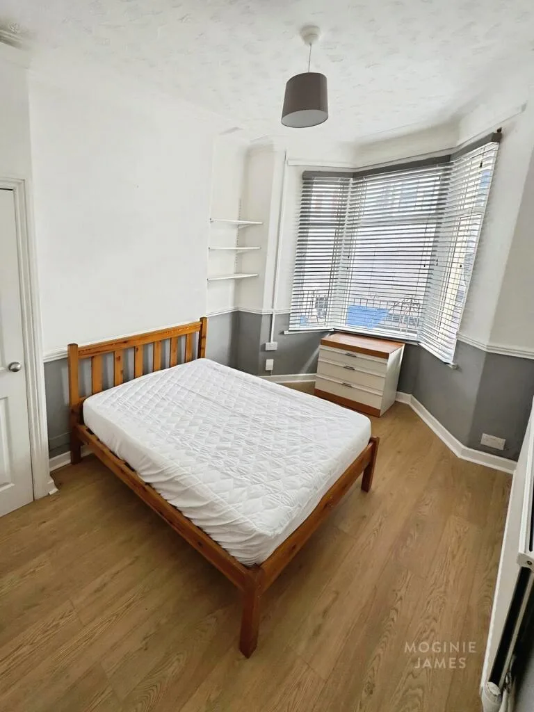 5 bedroom terraced house for rent