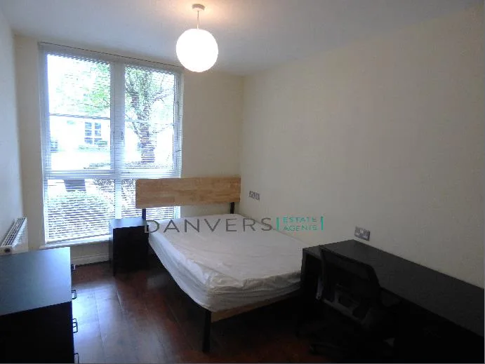 4 bedroom end of terrace house for rent
