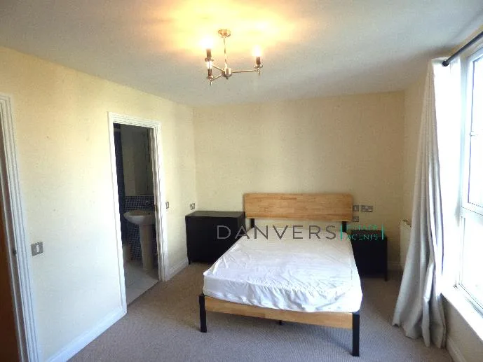 4 bedroom end of terrace house for rent