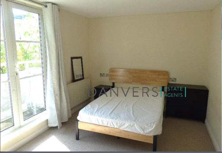 4 bedroom end of terrace house for rent