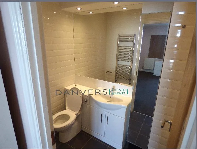 4 bedroom end of terrace house for rent