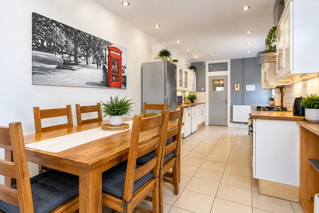 5 bedroom terraced house for rent