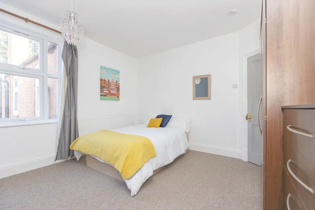 5 bedroom terraced house for rent