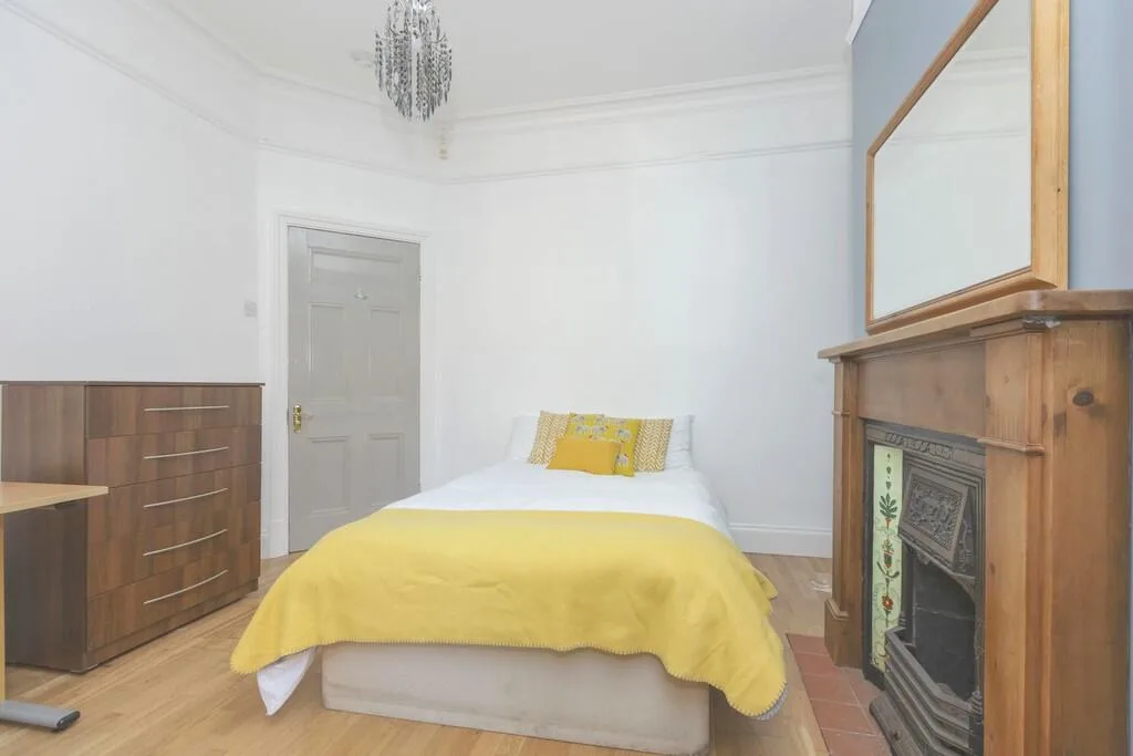 5 bedroom terraced house for rent