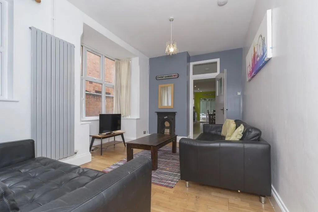 5 bedroom terraced house for rent