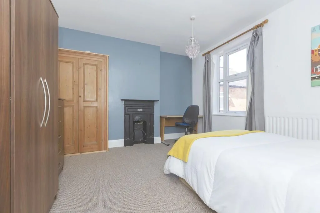 5 bedroom terraced house for rent