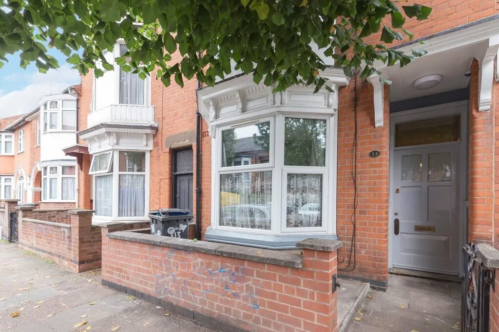 5 bedroom terraced house for rent