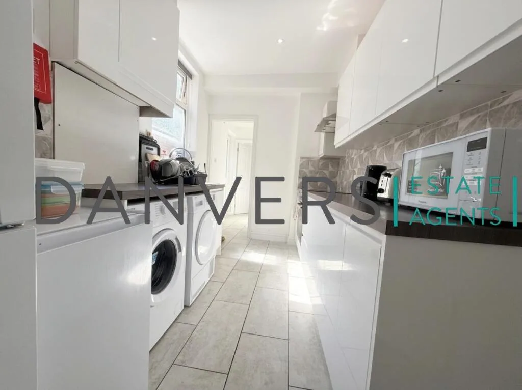 4 bedroom terraced house for rent