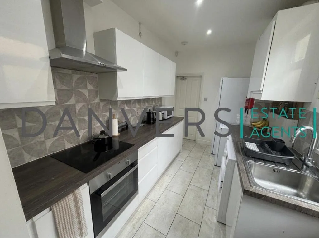 4 bedroom terraced house for rent