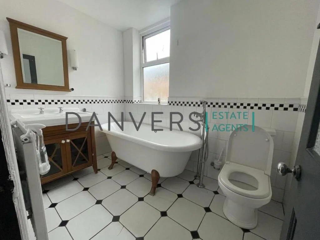 4 bedroom terraced house for rent