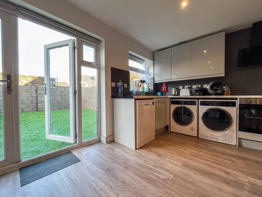 7 bedroom terraced house for rent