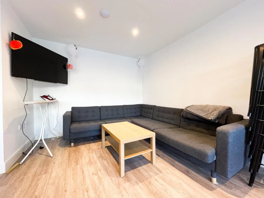 7 bedroom terraced house for rent