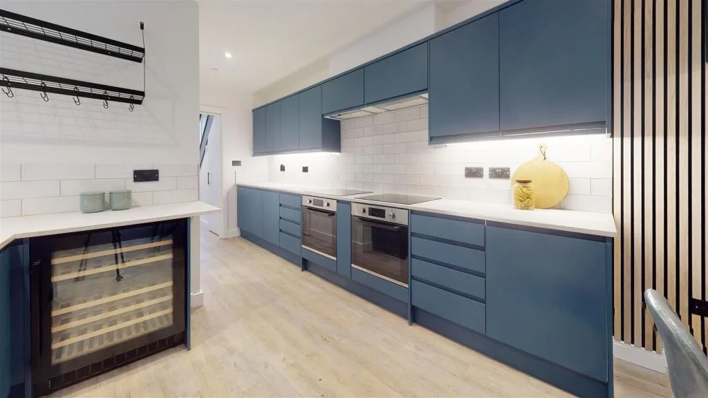8 bedroom house for rent