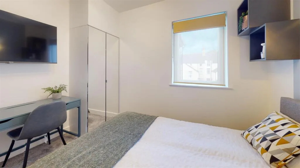 8 bedroom house for rent