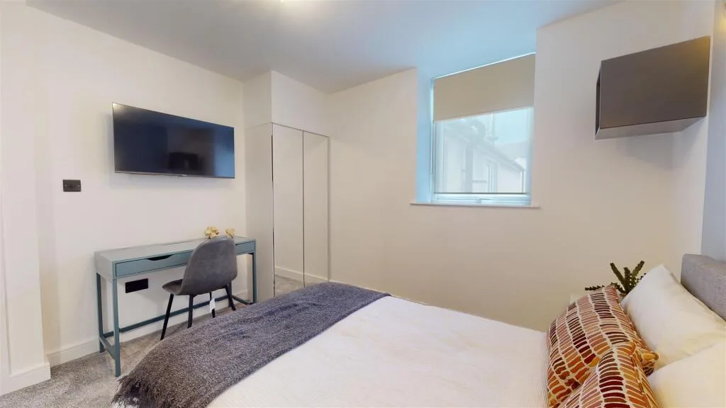 8 bedroom house for rent