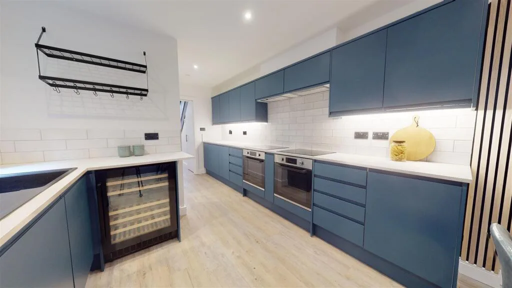 8 bedroom house for rent