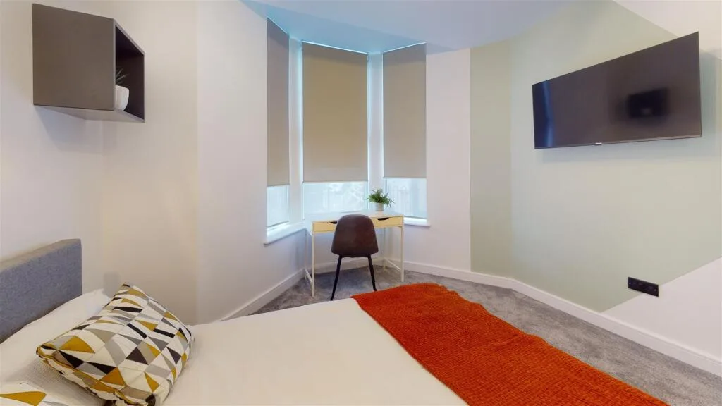 8 bedroom house for rent
