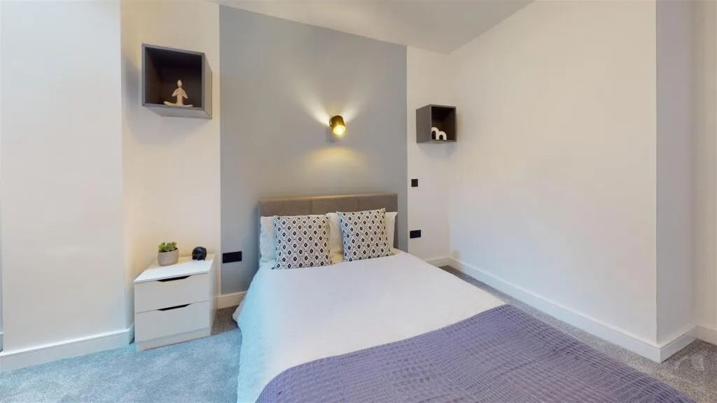 8 bedroom house for rent