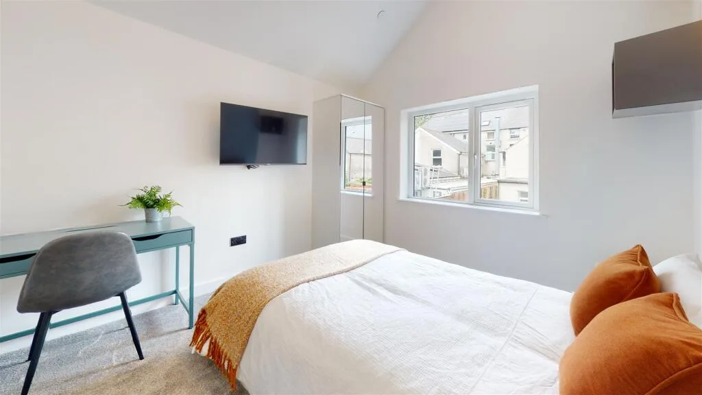 8 bedroom house for rent