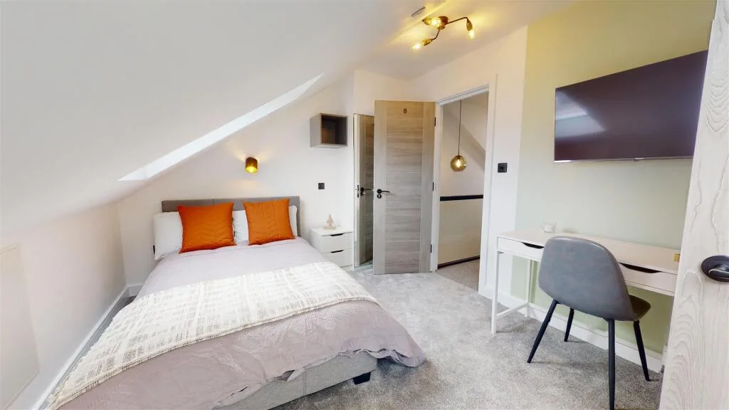 8 bedroom house for rent