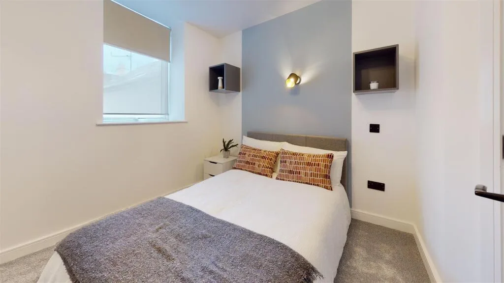8 bedroom house for rent