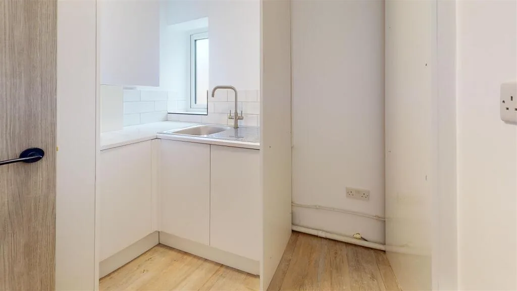 8 bedroom house for rent