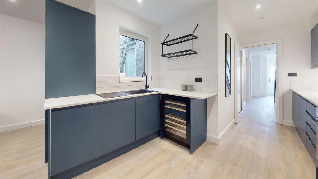 8 bedroom house for rent