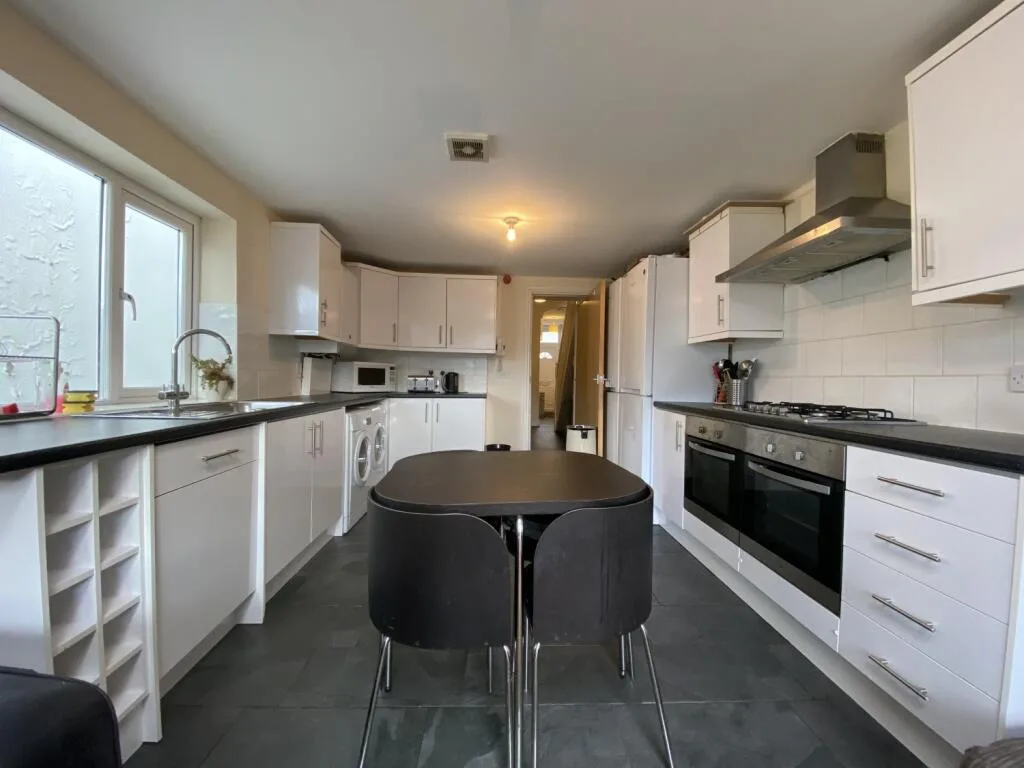 7 bedroom terraced house for rent