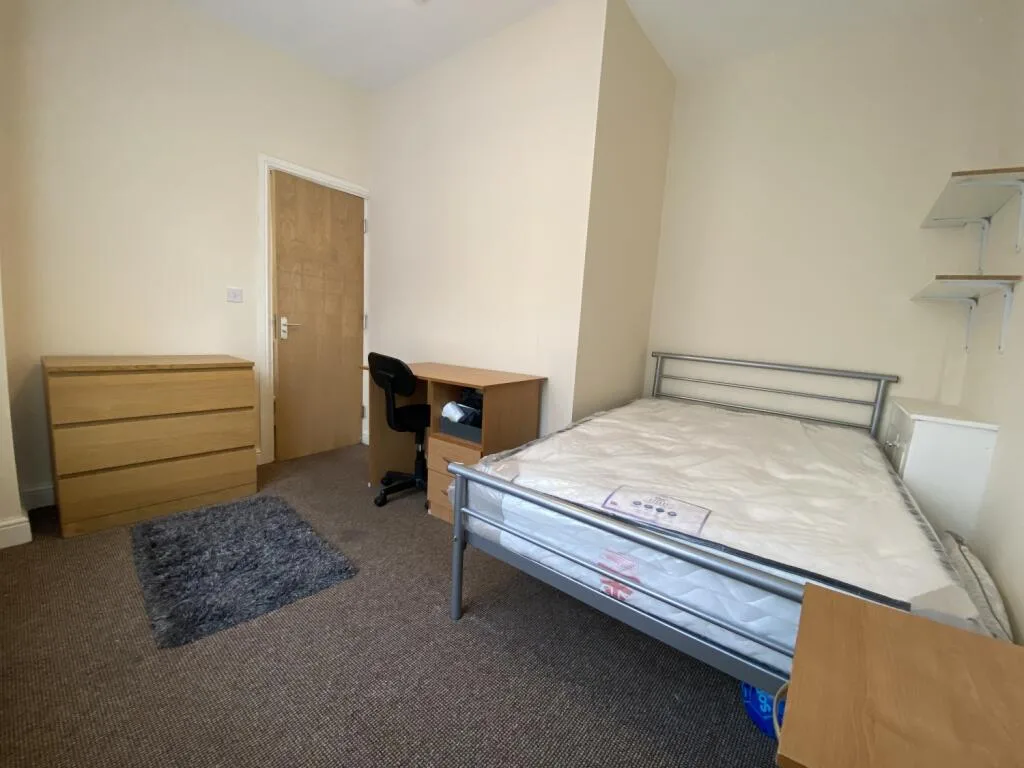 7 bedroom terraced house for rent