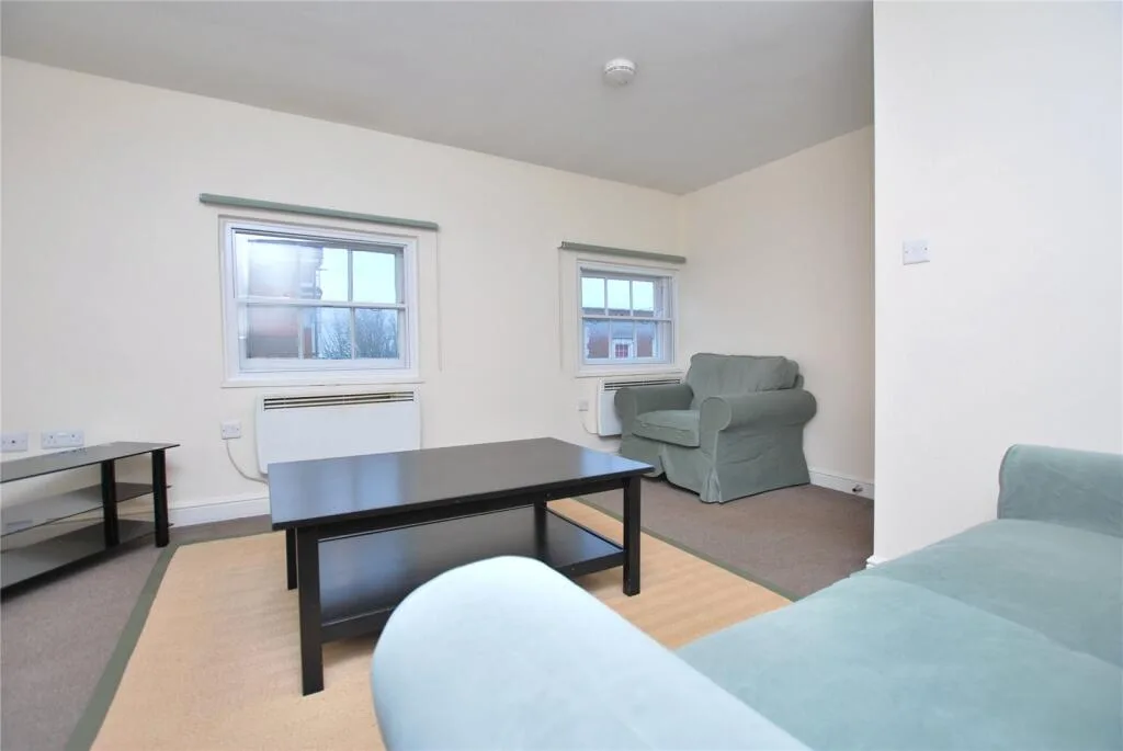 2 bedroom maisonette for rent