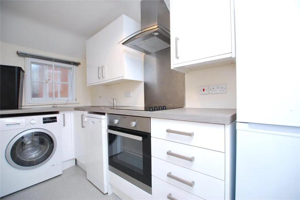 2 bedroom maisonette for rent