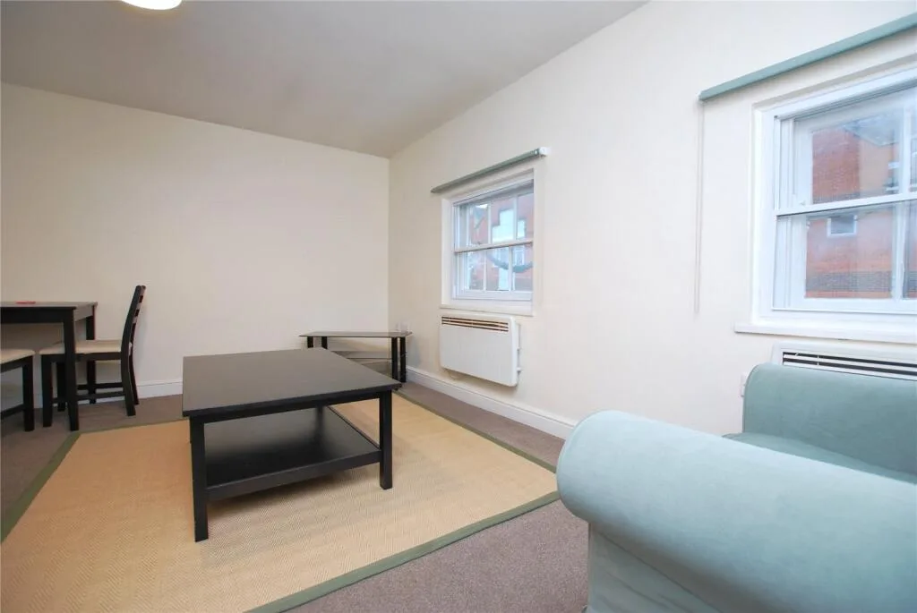 2 bedroom maisonette for rent