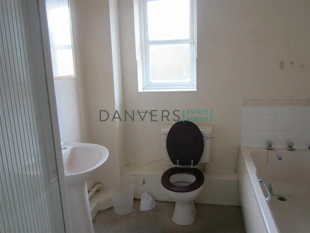 2 bedroom town house for rent