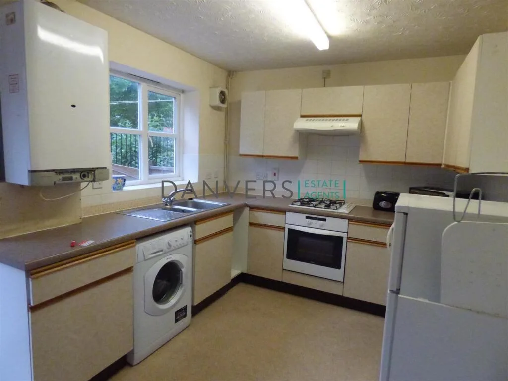 2 bedroom town house for rent