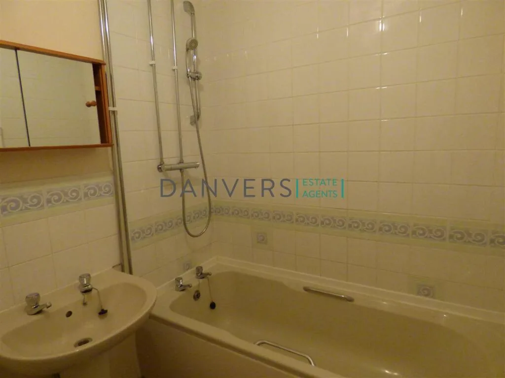 2 bedroom town house for rent