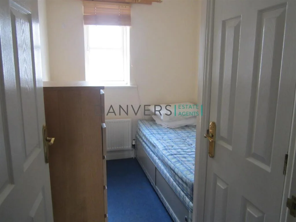 2 bedroom town house for rent