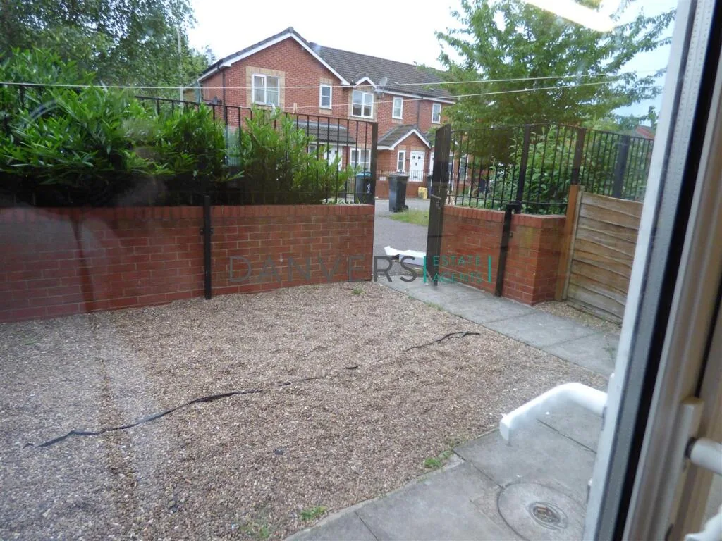 2 bedroom town house for rent