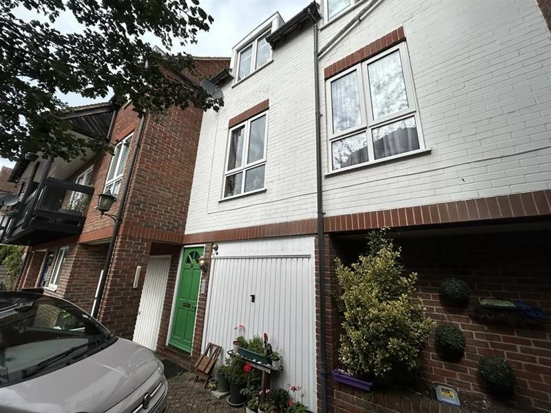 2 bedroom house for rent