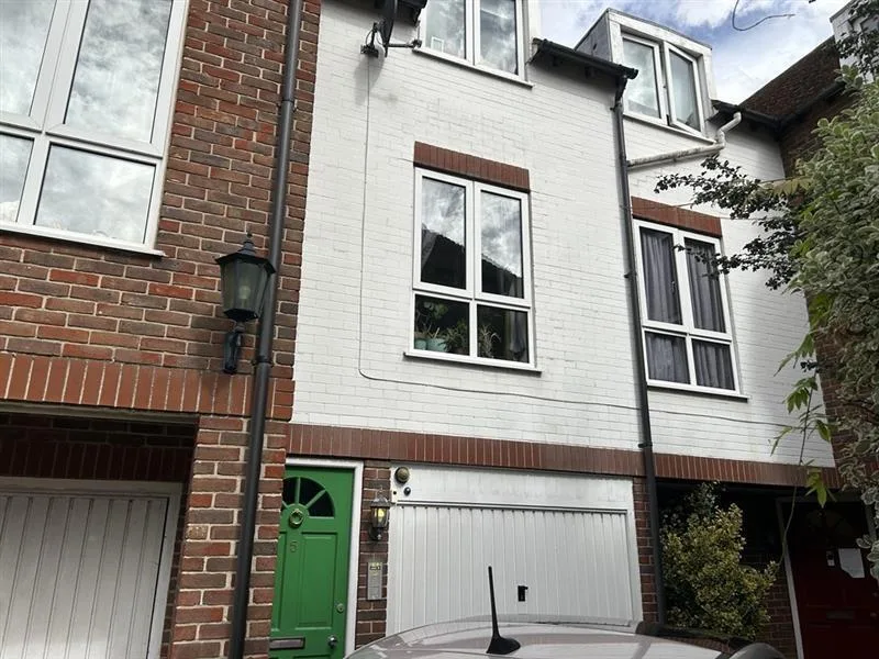 2 bedroom house for rent