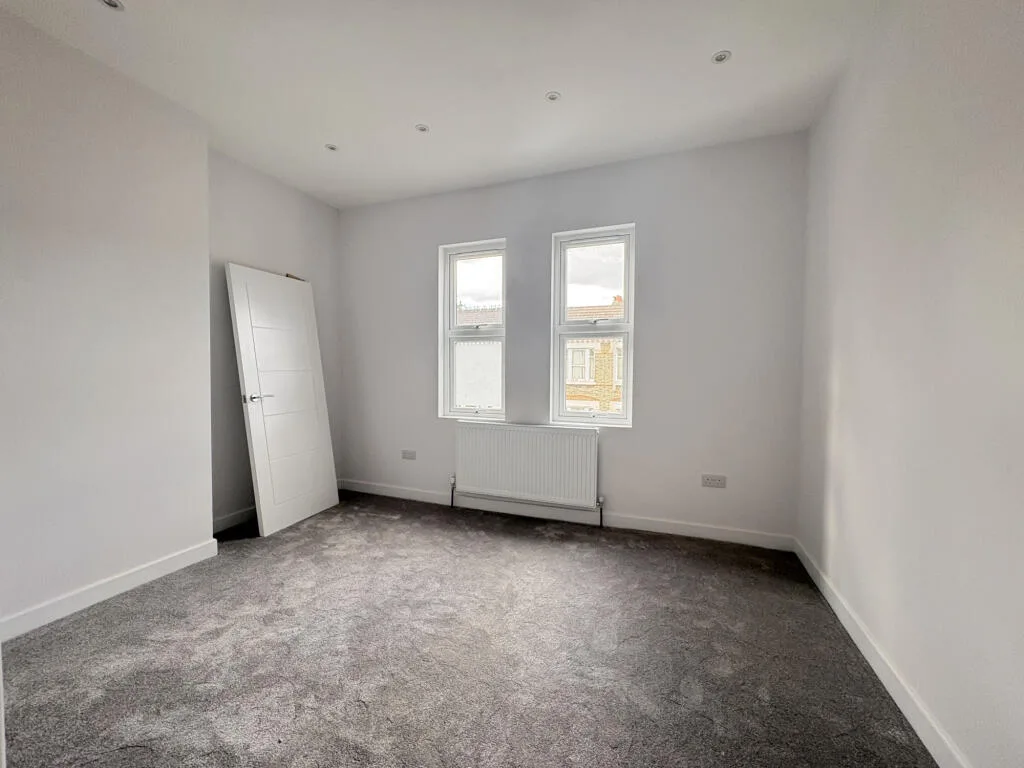 2 bedroom maisonette for rent