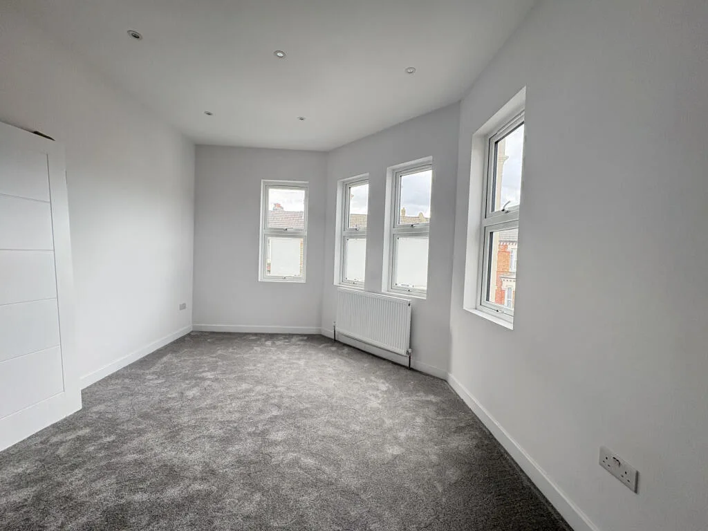 2 bedroom maisonette for rent