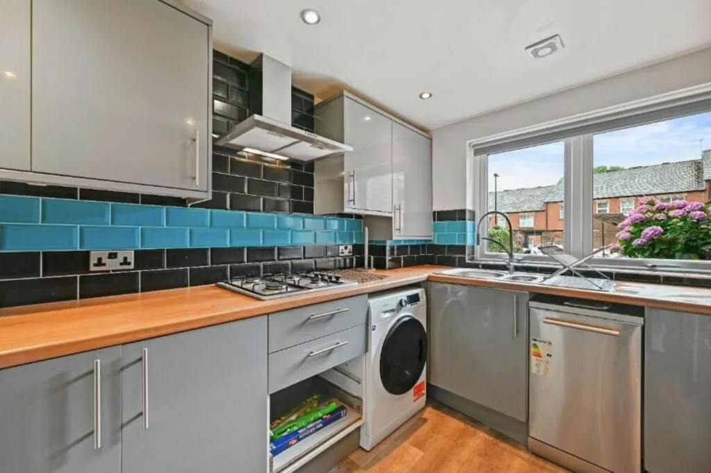 6 bedroom house for rent