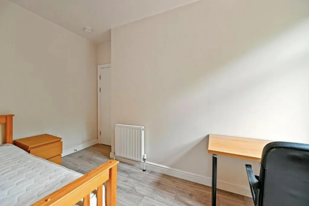 6 bedroom house for rent