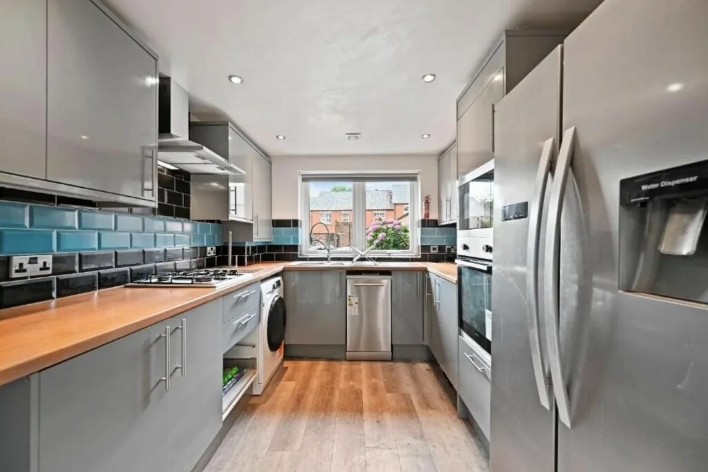 6 bedroom house for rent