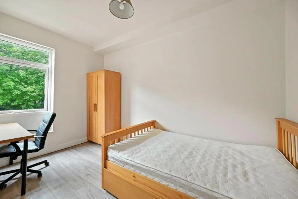 6 bedroom house for rent