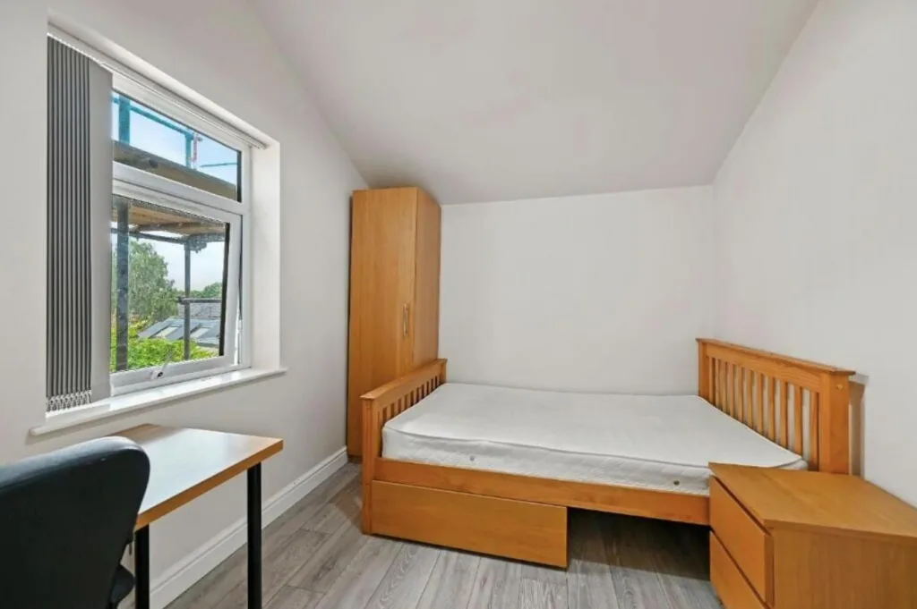 6 bedroom house for rent