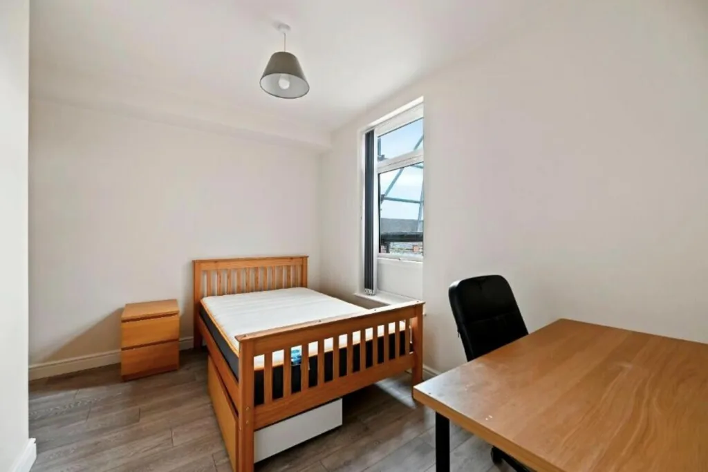 6 bedroom house for rent