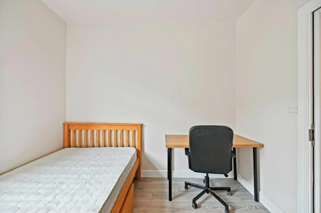 6 bedroom house for rent